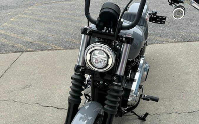 2026 Harley-Davidson® Street Bob® Dark Billiard Gray Chrome Cast Wheels