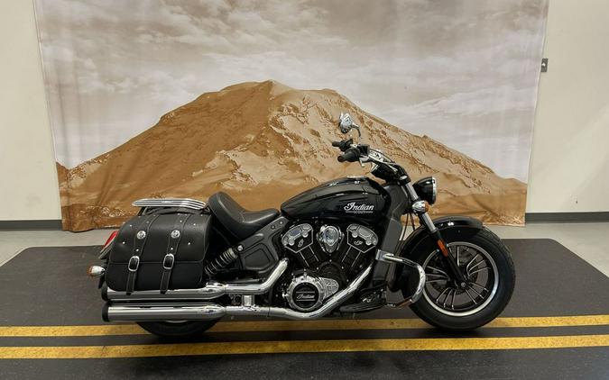 2019 Indian Scout Bobber vs. Triumph Bonneville Bobber Black: Comparison Review