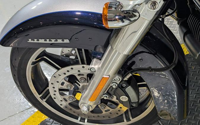 2020 Harley-Davidson® Ultra Limited Midnight Blue/Barracuda Silver