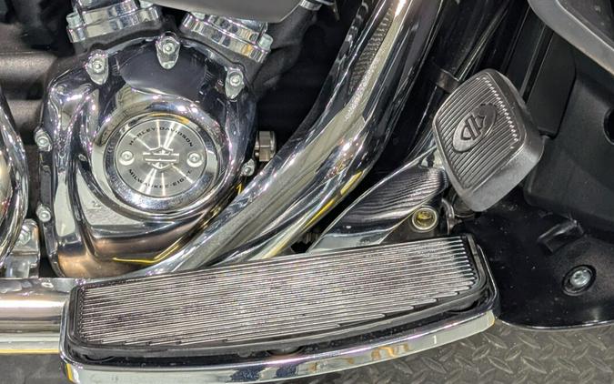 2020 Harley-Davidson® Ultra Limited Midnight Blue/Barracuda Silver