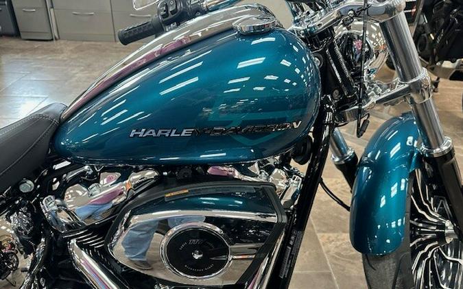 2026 Harley-Davidson® Breakout® Teal Thunder Chrome Trim