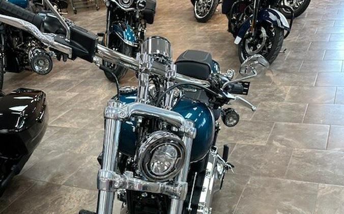 2026 Harley-Davidson® Breakout® Teal Thunder Chrome Trim