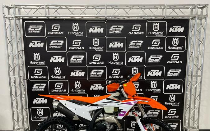 FIRST LOOK! 2024 KTM OFF-ROAD MODELS // 450XCF, 300XC, 350XCF, 125XC, 250XCF & 250XC