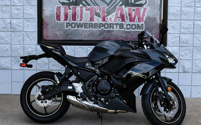 2024 Kawasaki Ninja® 650 Metallic Matte Dark Gray/Metallic Spark Black