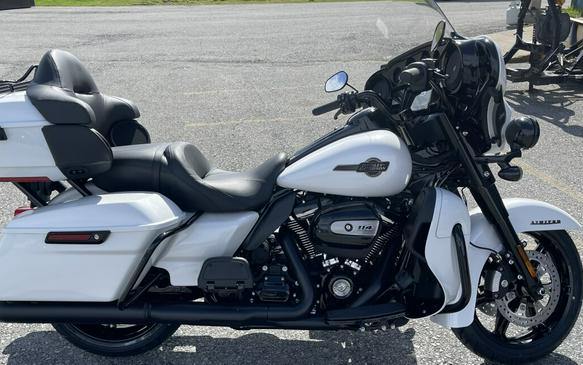 2024 Harley-Davidson Ultra Limited White Onyx Pearl - Black Finish