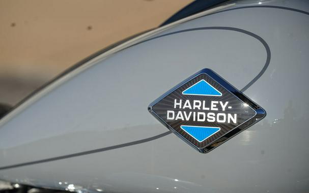 2026 Harley-Davidson Softail FLHC - Heritage Classic