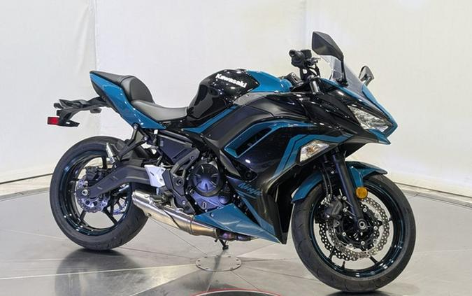 2021 Kawasaki Ninja 650 ABS Metallic Spark Black/Pearl Nightsha