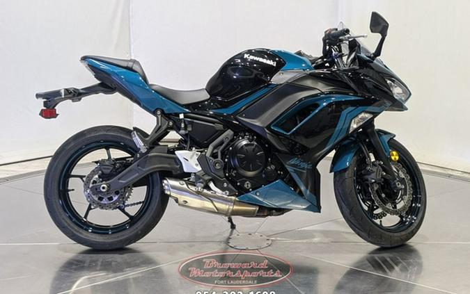 2021 Kawasaki Ninja 650 ABS Metallic Spark Black/Pearl Nightsha