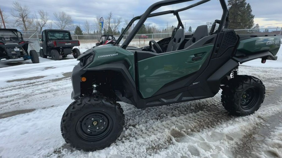 2023 Can-Am® Commander DPS 700