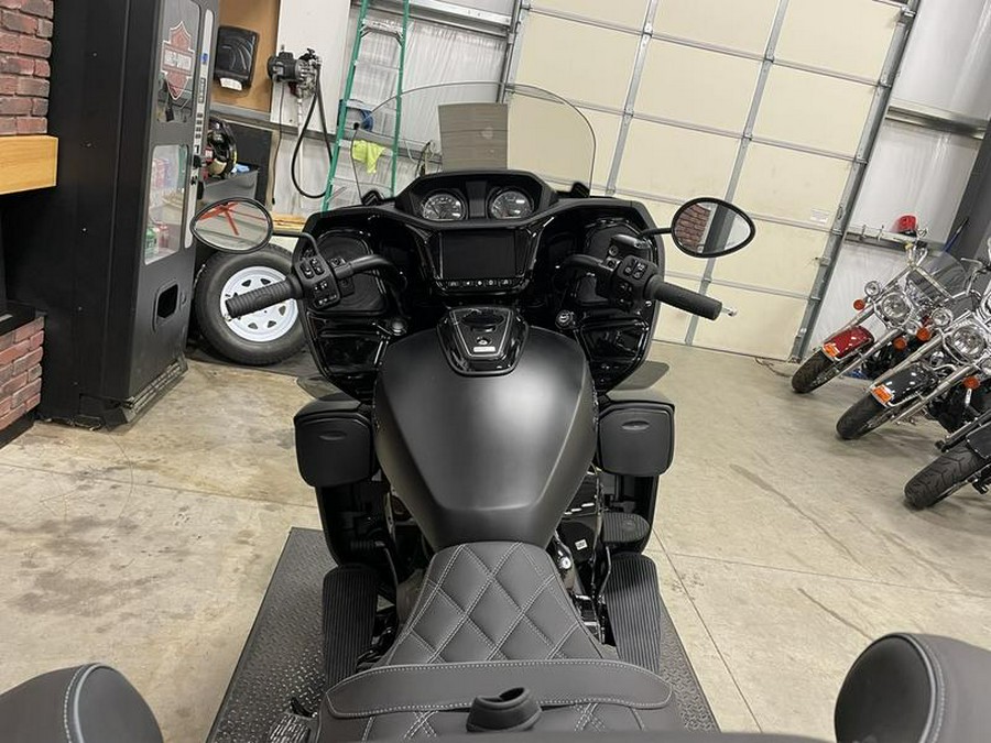 2024 Indian Motorcycle® Pursuit® Dark Horse® Black Smoke