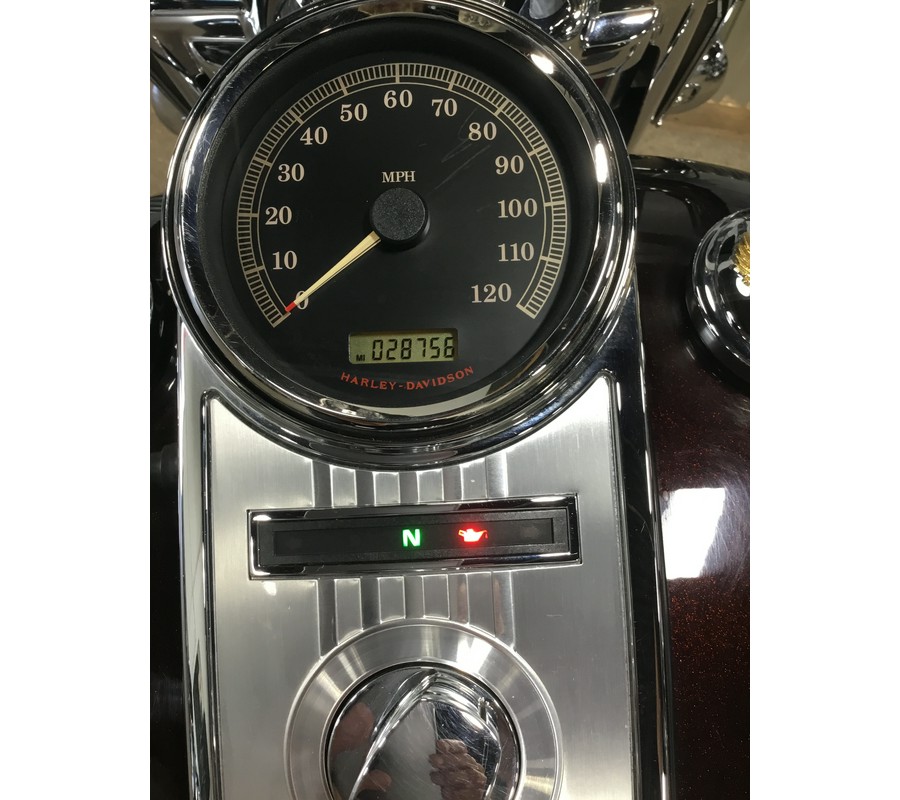 2010 HARLEY-DAVIDSON ROAD KING CLASSIC