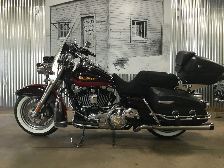2010 HARLEY-DAVIDSON ROAD KING CLASSIC
