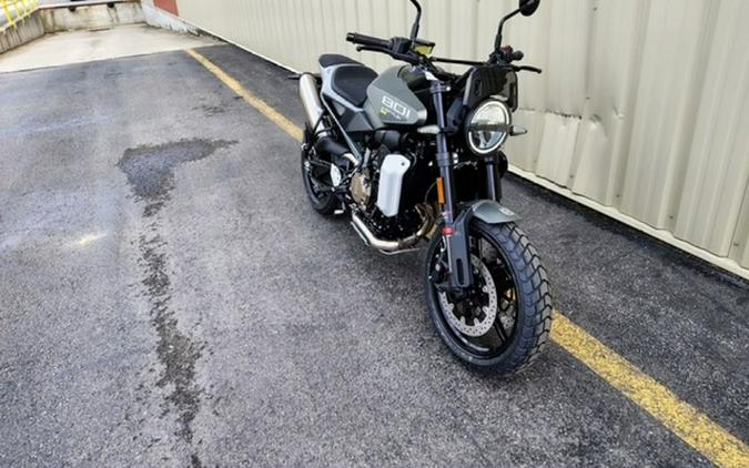 2027 Husqvarna Svartpilen 801 SE