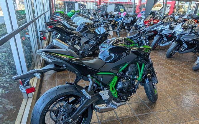 2025 Kawasaki Z650 ABS Metallic Spark Black/Green - AG4732
