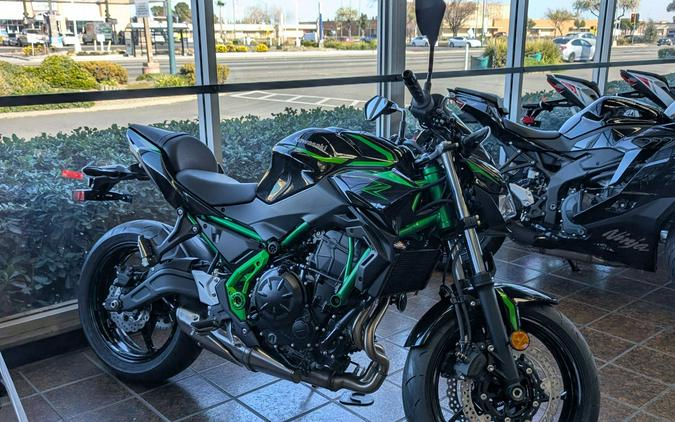 2025 Kawasaki Z650 ABS Metallic Spark Black/Green - AG4732