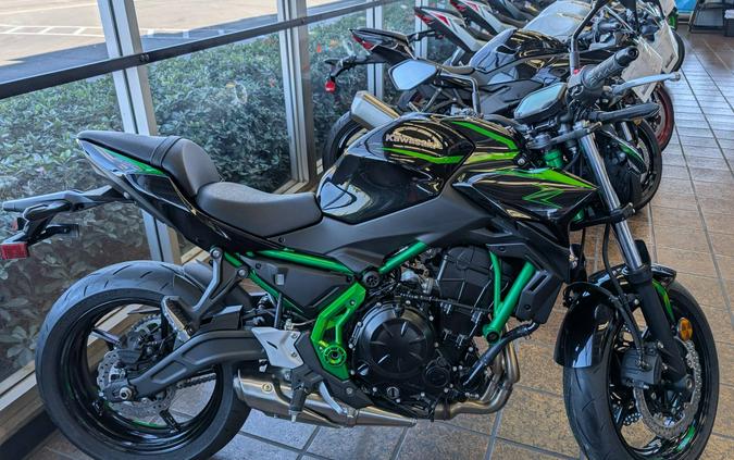 2025 Kawasaki Z650 ABS Metallic Spark Black/Green - AG4732
