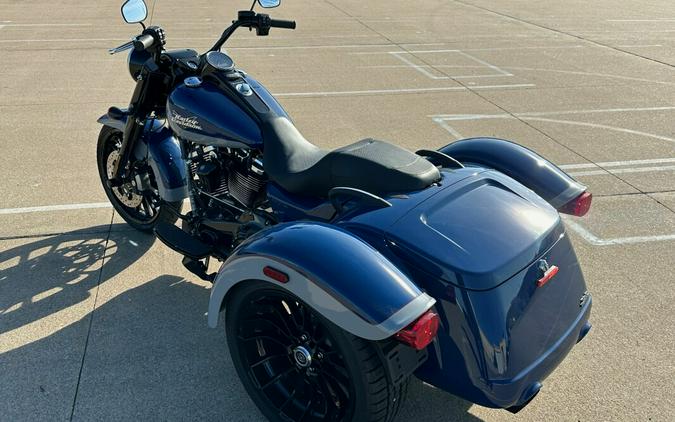 2023 Harley-Davidson Freewheeler Billiard Blue/Billiard Gray – Black Finish