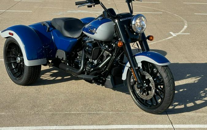 2023 Harley-Davidson Freewheeler Billiard Blue/Billiard Gray – Black Finish