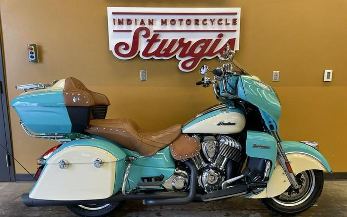 2020 Indian Motorcycle® Roadmaster® Icon Series Coastal Green/Ivory Cream