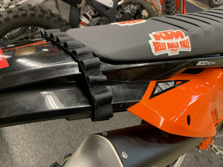 2025 KTM XC 300 W Hardenduro