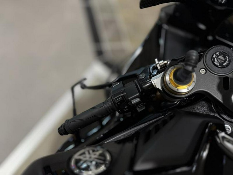 2025 Yamaha YZF-R1M