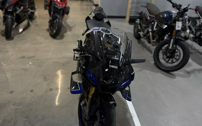 2025 Yamaha YZF-R1M
