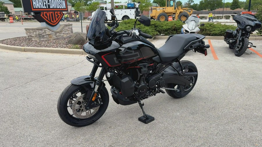 2026 Harley-Davidson® Pan America® 1250 ST Vivid Black Black Trim