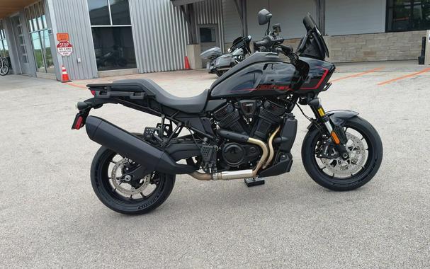 2026 Harley-Davidson® Pan America® 1250 ST Vivid Black Black Trim