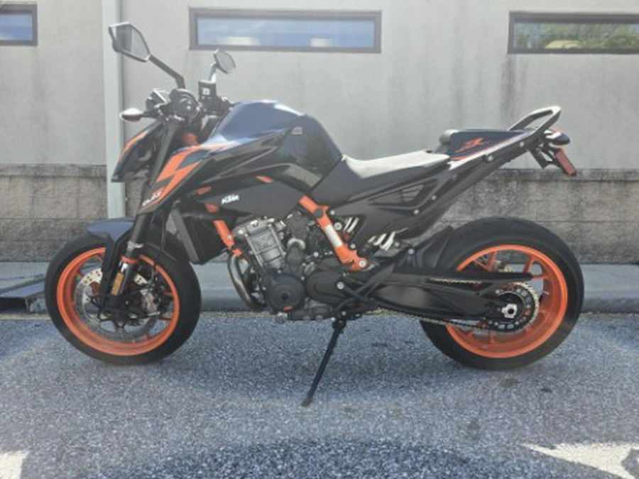 2022 KTM 890 Duke R