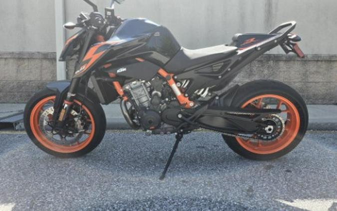 2022 KTM 890 Duke R