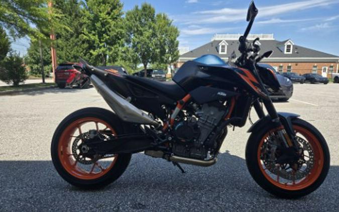 2022 KTM 890 Duke R