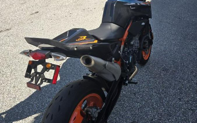 2022 KTM 890 Duke R