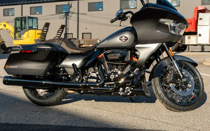 Harley-Davidson® CVO™ Road Glide™ 2025 FLTRXSE 0509493 RAVEN FADE