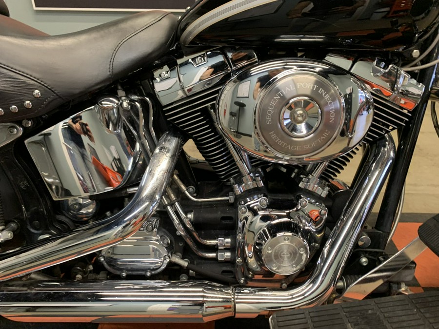 Harley-Davidson Heritage Softail® Classic 2003 102489U-RNR Vivid Black