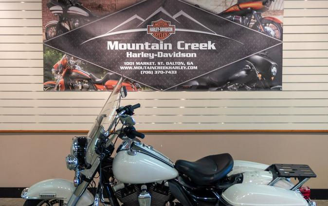 2016 Harley-Davidson® Road King® Police