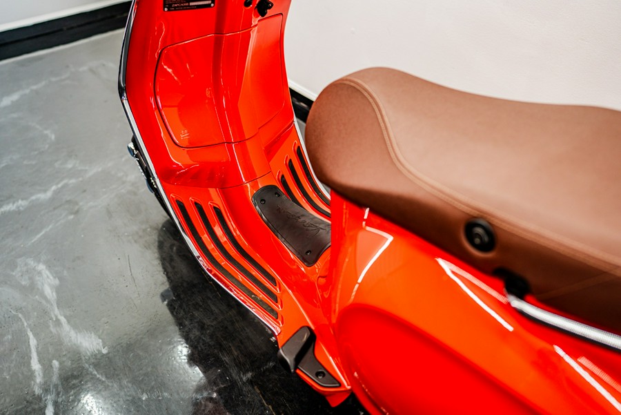 2023 Vespa Primavera 50 Red