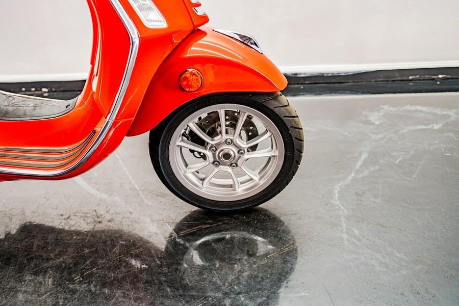 2023 Vespa Primavera 50 Red