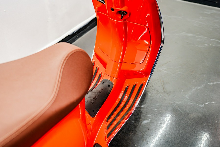 2023 Vespa Primavera 50 Red