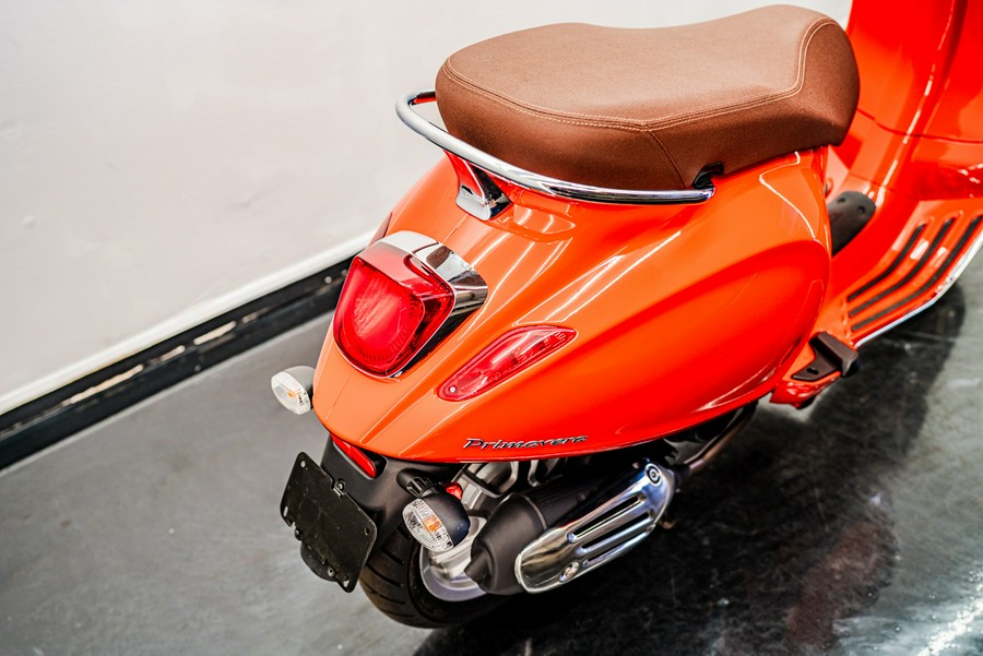 2023 Vespa Primavera 50 Red
