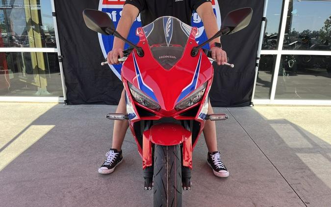 2026 Honda CBR650R E-Clutch