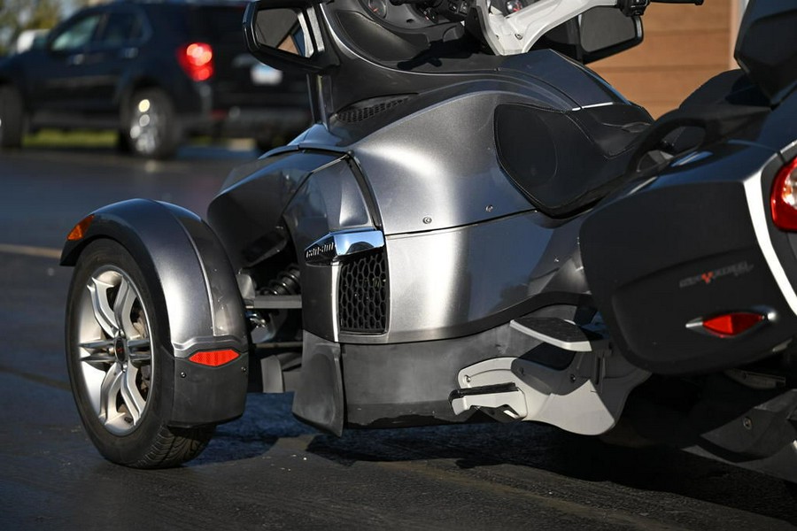 2012 Can-Am® Spyder® RT Audio & Convenience SE5