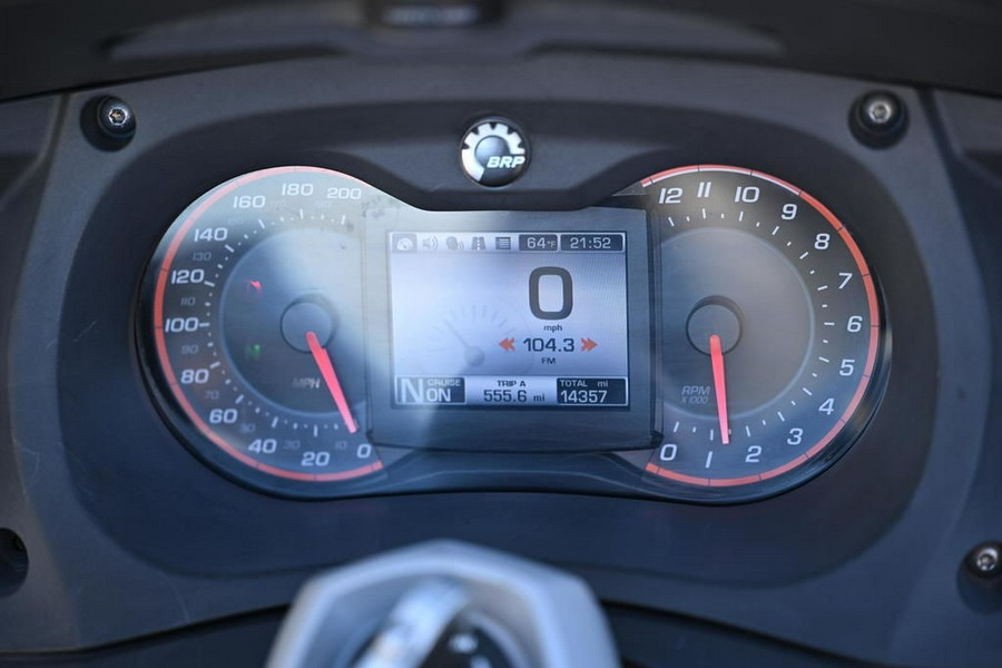 2012 Can-Am® Spyder® RT Audio & Convenience SE5