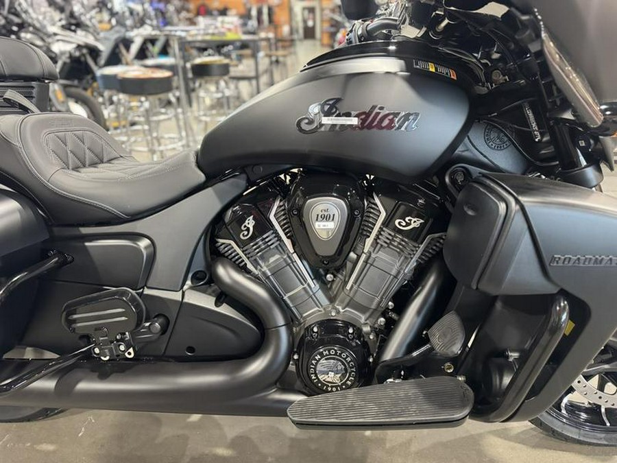 2025 Indian Motorcycle® Roadmaster® PowerPlus Dark Horse® Black Smoke