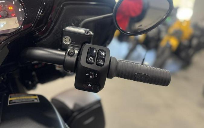 2025 Indian Motorcycle® Roadmaster® PowerPlus Dark Horse® Black Smoke