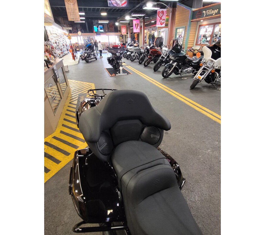 2026 Harley-Davidson® Road Glide Limited Vivid Black Black Trim
