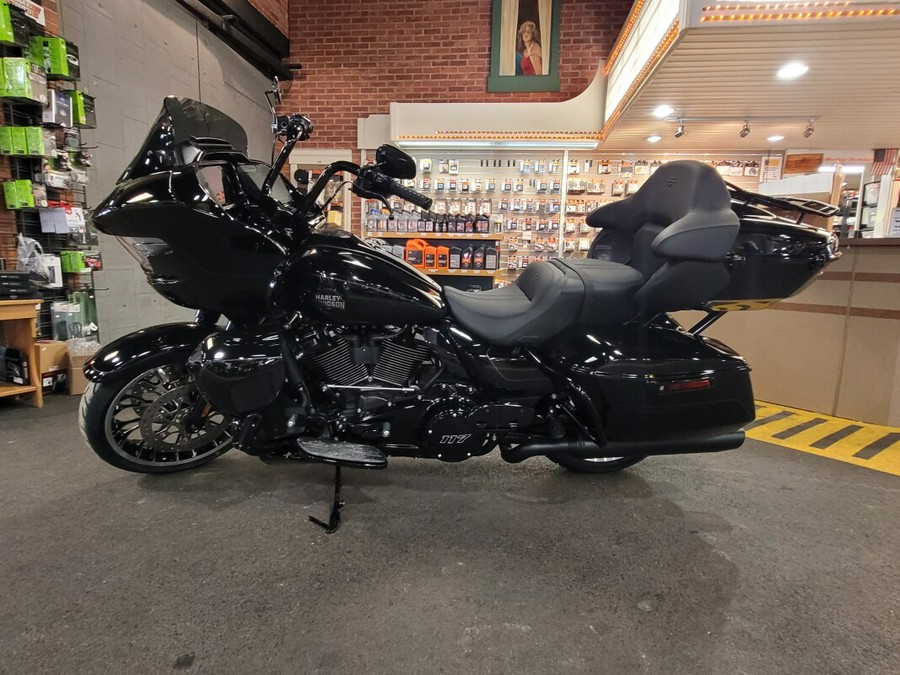 2026 Harley-Davidson® Road Glide Limited Vivid Black Black Trim