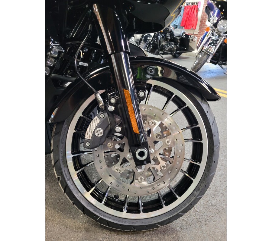2026 Harley-Davidson® Road Glide Limited Vivid Black Black Trim