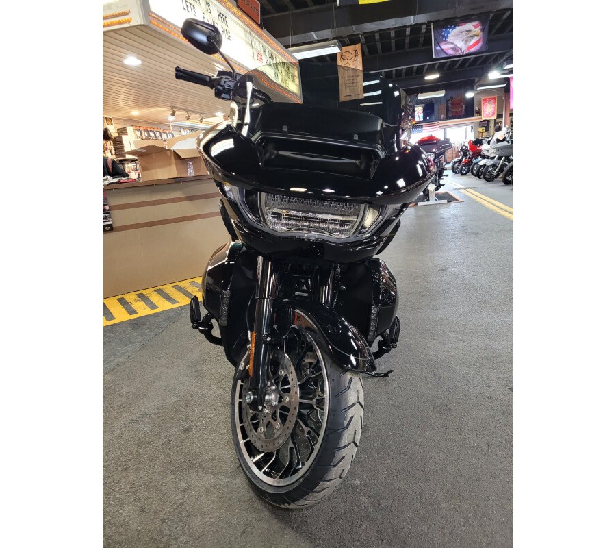 2026 Harley-Davidson® Road Glide Limited Vivid Black Black Trim