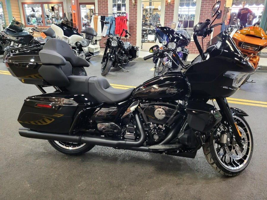 2026 Harley-Davidson® Road Glide Limited Vivid Black Black Trim