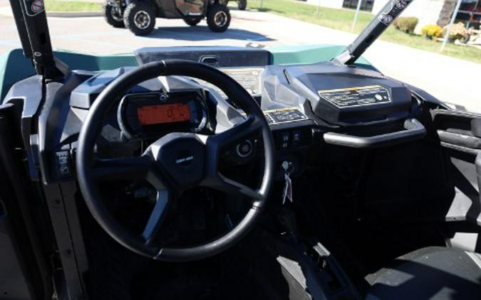 2026 Can-Am Commander DPS 700